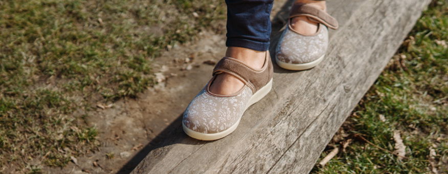 Chaussures en tissu Pieds gonflés