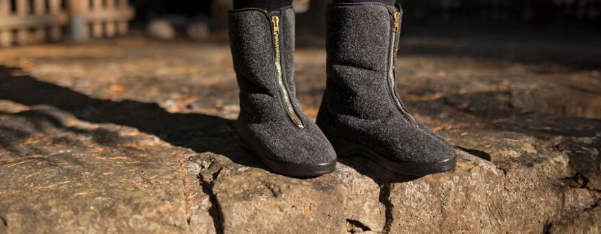 Traditional zip-up boots