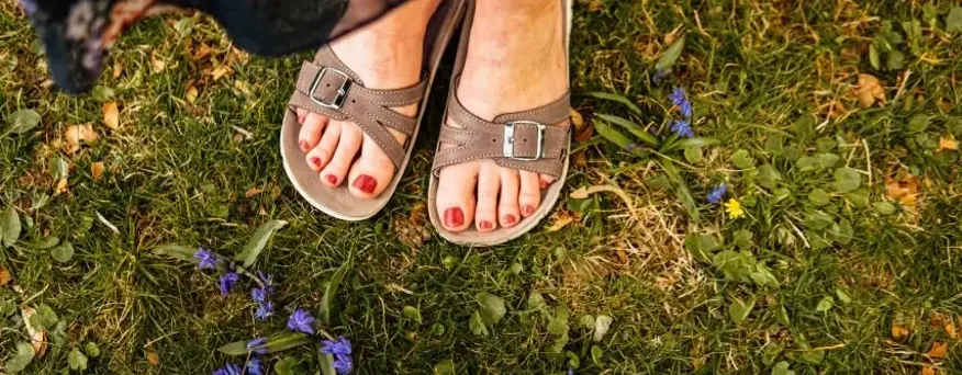 Zdravotní pantofle a nazouváky Vbočený palec (Hallux)