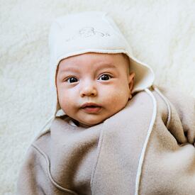 vlnena_novorozenecka_cepice_bila_vlnka_oveckarna05