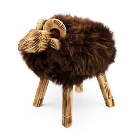 drevena_stolicka_beranek_ovci_vlna_oveckarna