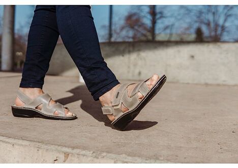 Medizinisches Schuhwerk und Verbandsschuhe