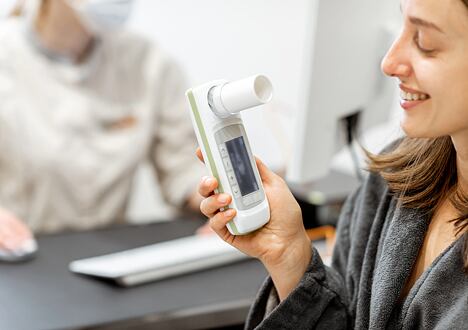 Ovečkárna pomáhá: Přispějte s námi na mobilní spirometr pro Kroměřížskou nemocnici