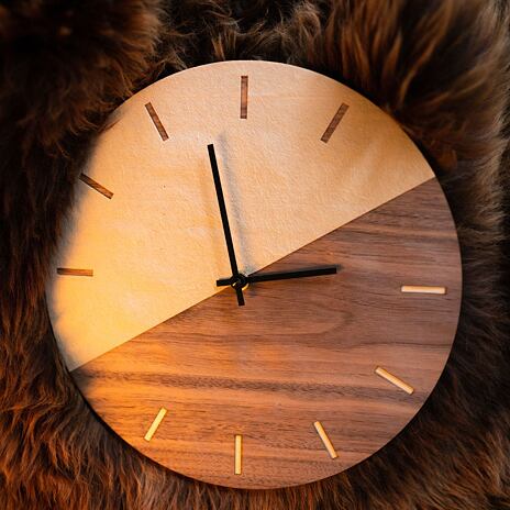 Horloge en bois naturel