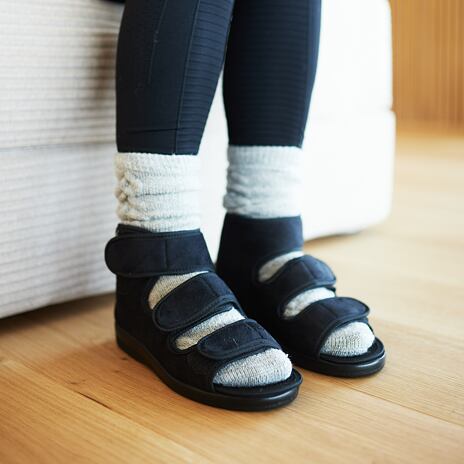 Chaussures médicales ouvertes à la cheville noir