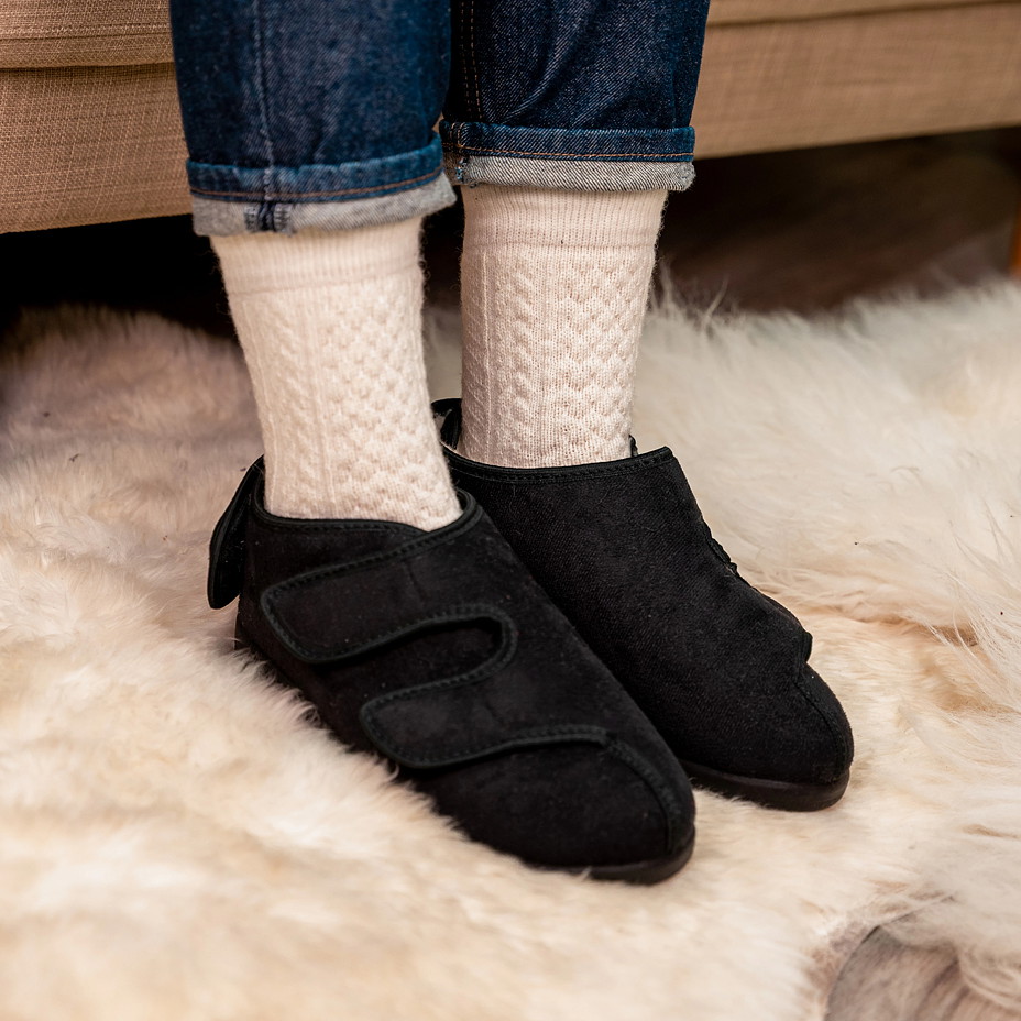 Dámská zateplená obvazová obuv s ovčí vlnou na suchý zip černá