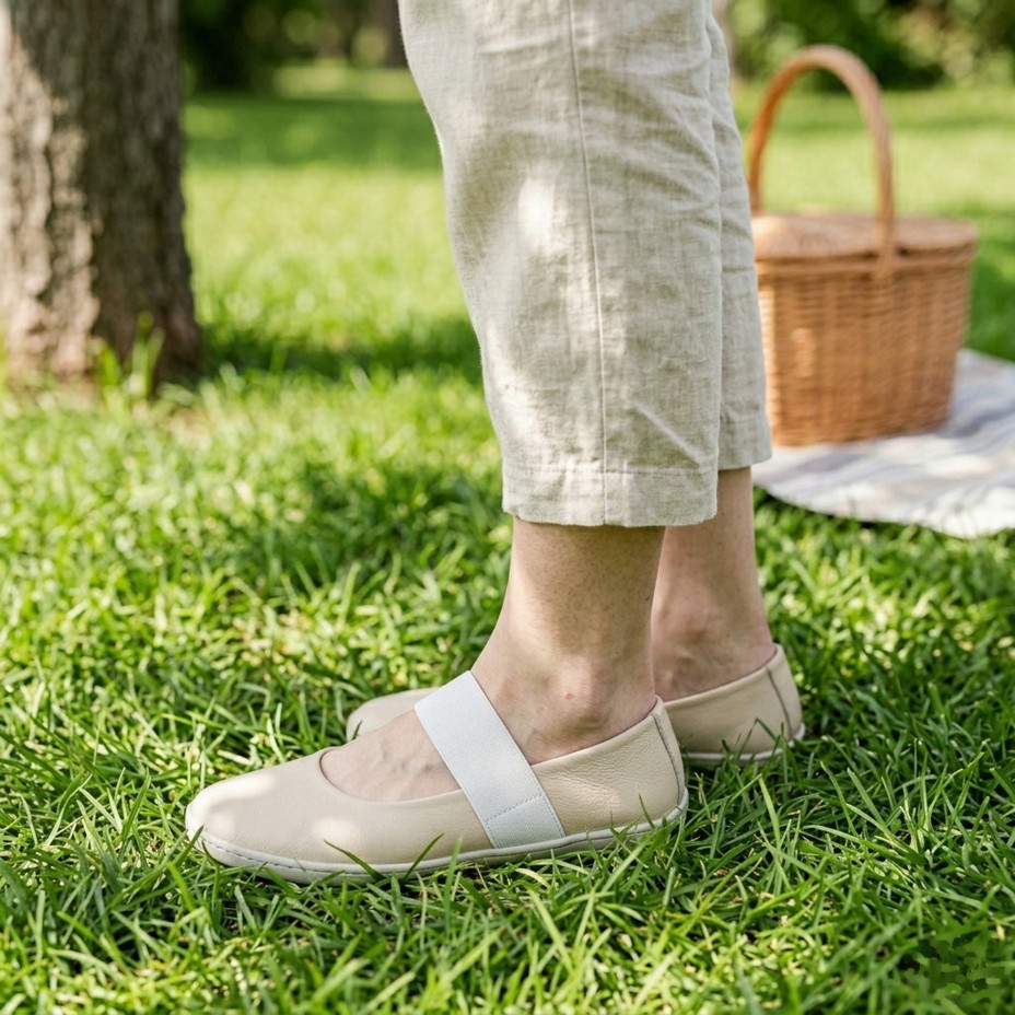 Leather barefoot ballerinas with elastic Dara, cream