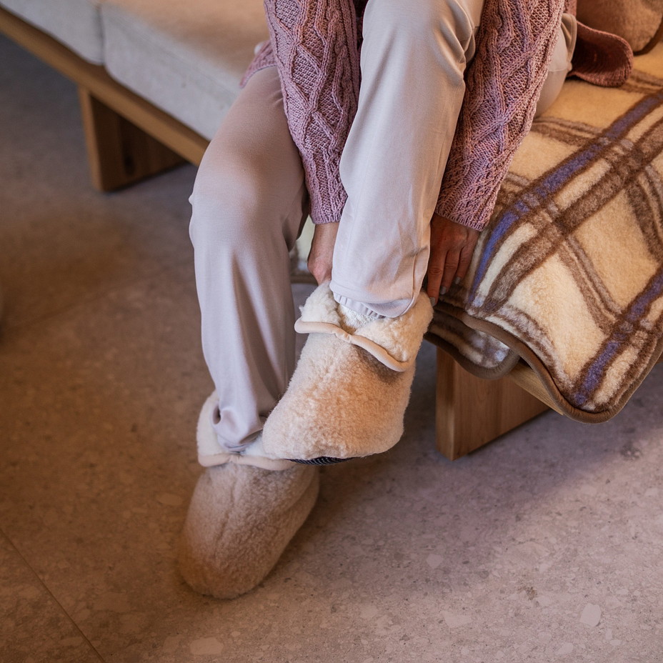 TV papucs birkagyapjúból, bézs