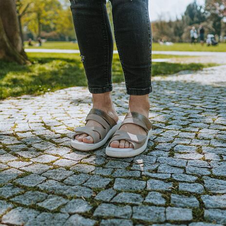 Ciabatte anatomiche da donna in pelle Iveta grigio