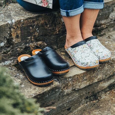 Women's orthopedic clogs with rubber sole - Black