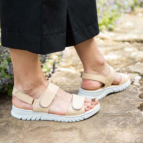 Women's leather sandals Victoria beige