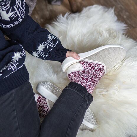 Pantoufles en feutre de laine beiges