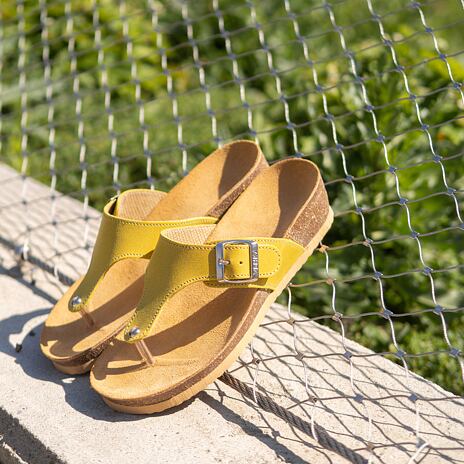 Leder-Flip-Flops mit Korksohle auf Keilabsatz für Damen Agata gelb