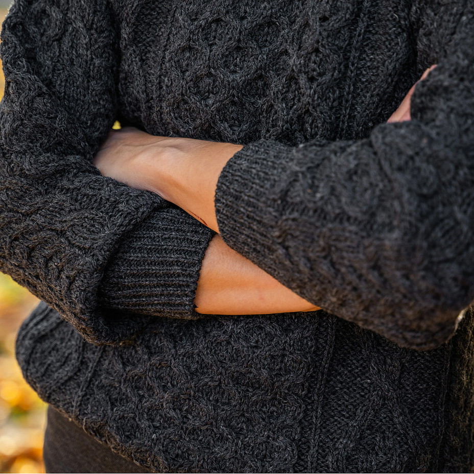 Dámský vlněný svetr s kulatým výstřihem tmavě šedá