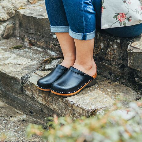 Women's orthopedic clogs with rubber sole - Black