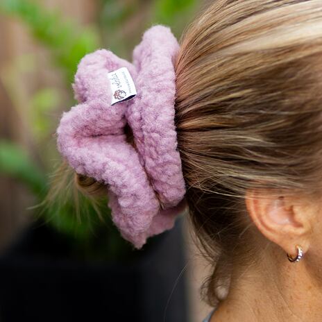 Vlněná scrunchie gumička do vlasů růžová