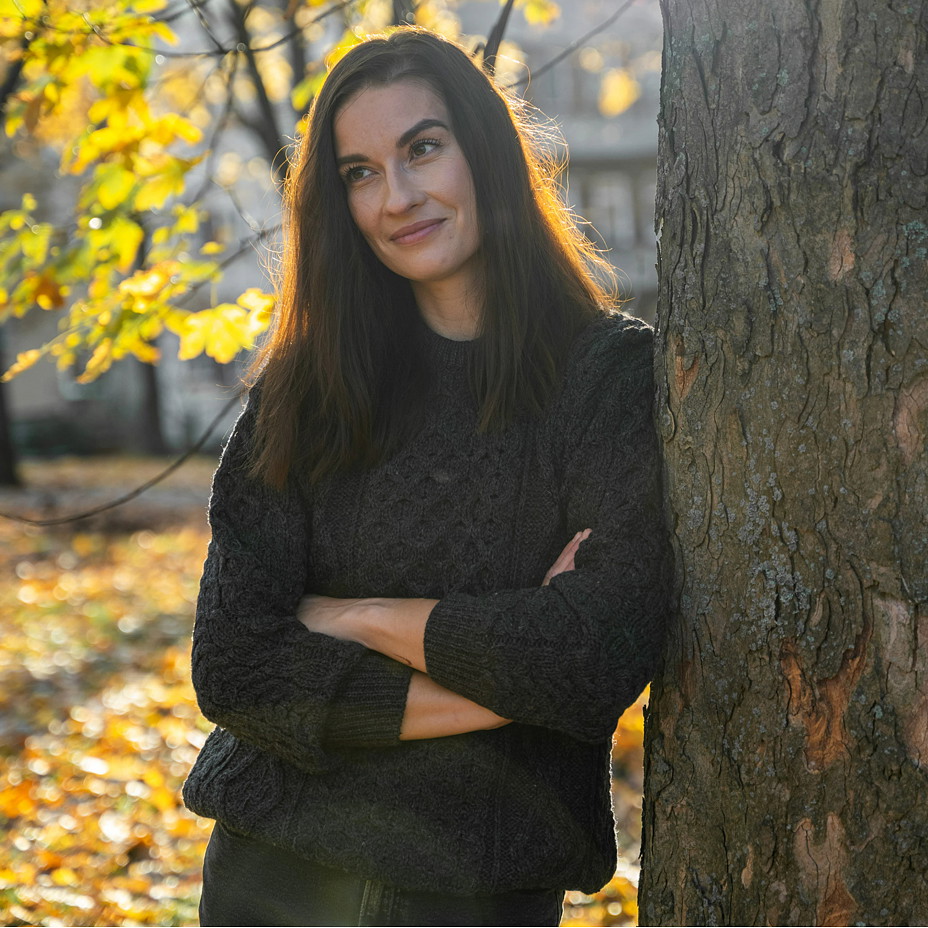 Dámský vlněný svetr s kulatým výstřihem tmavě šedá