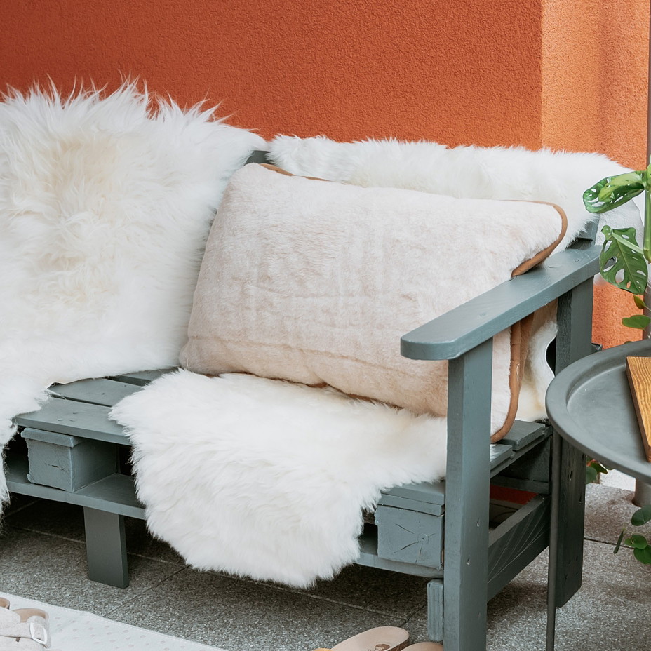 Kussen van schapenwol bruin 70 x 40