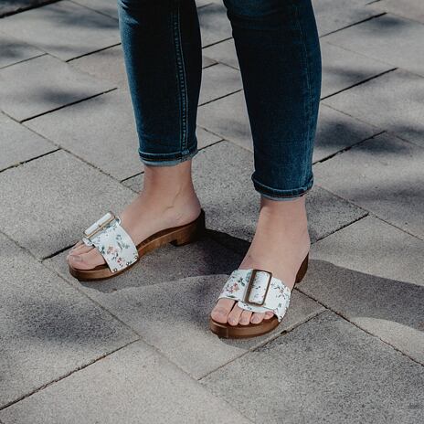 Niedrige Clogs für Damen Blüte weiß