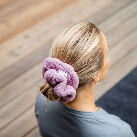 Wollen scrunchie haarband roze