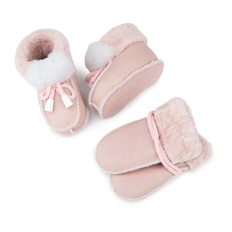 Winter-Set aus Kinderhausschuhen und Handschuhen aus Schafsfell rosa