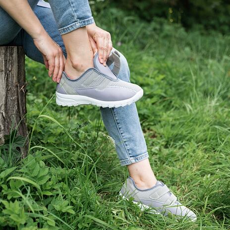 Atmungsaktive Turnschuhe mit Klettverschluss für Damen grau