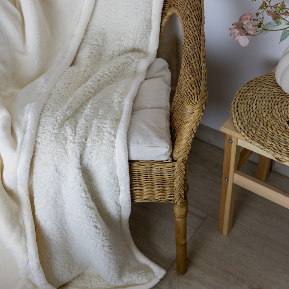 Mikroplyšová deka 
bílá